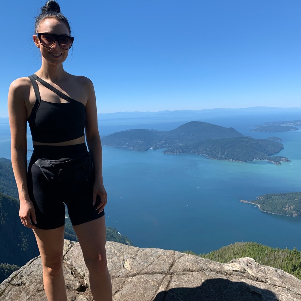 Meet your Posher, Emily